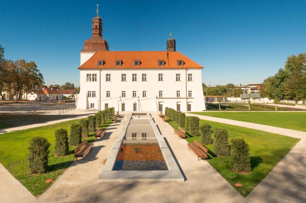 Отель Chateau Clara Futura Dolni Brezany Экстерьер фото