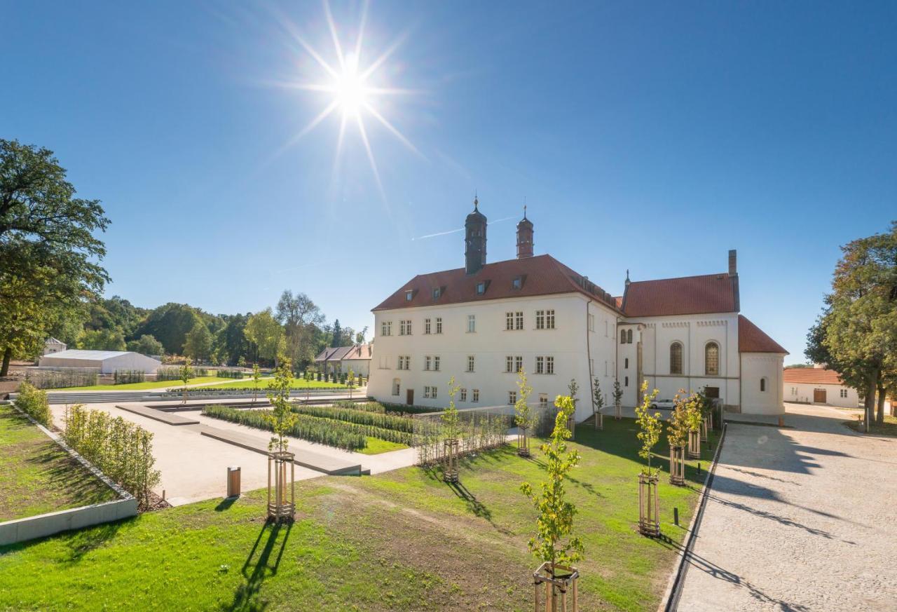 Отель Chateau Clara Futura Dolni Brezany Экстерьер фото