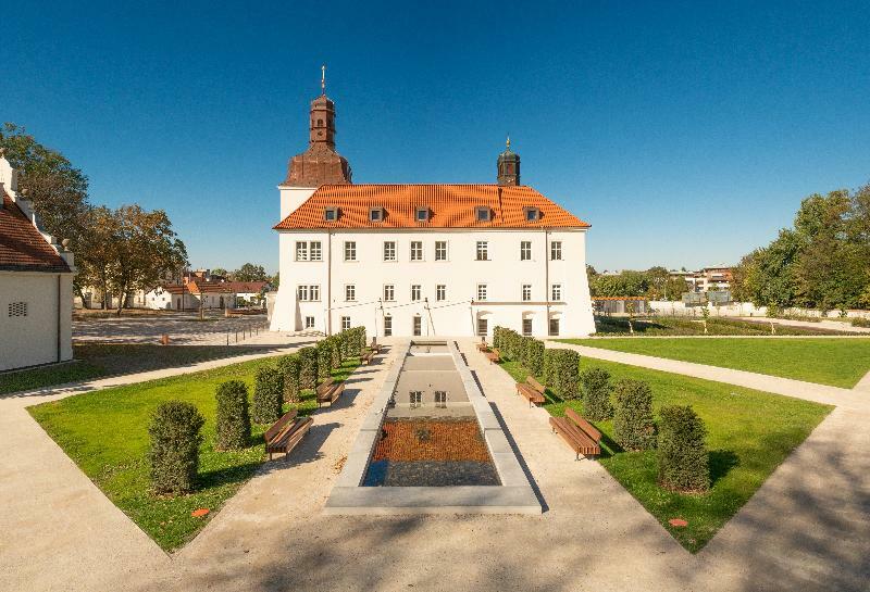 Отель Chateau Clara Futura Dolni Brezany Экстерьер фото